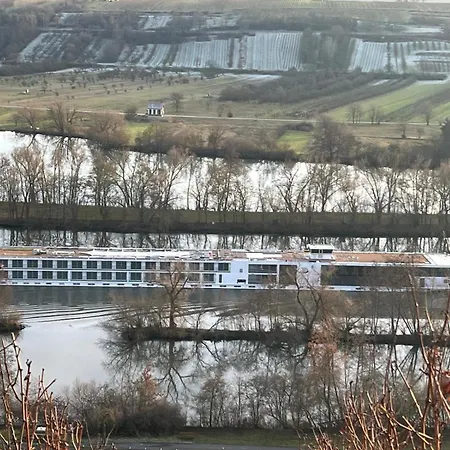 Lage 2 Personen Wohnwagen Luxus Kemping Volkach